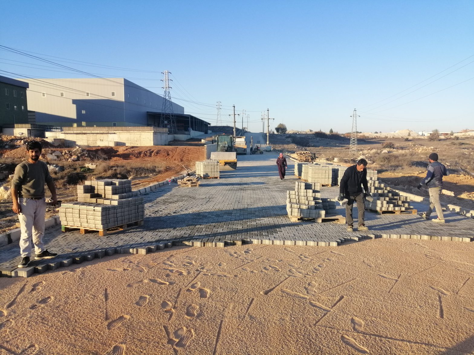 Kilitli Parke Taşların, Yağmur Oluklarının ve Bordürlerin Tamirat ve Tadilatları Yapılmıştır